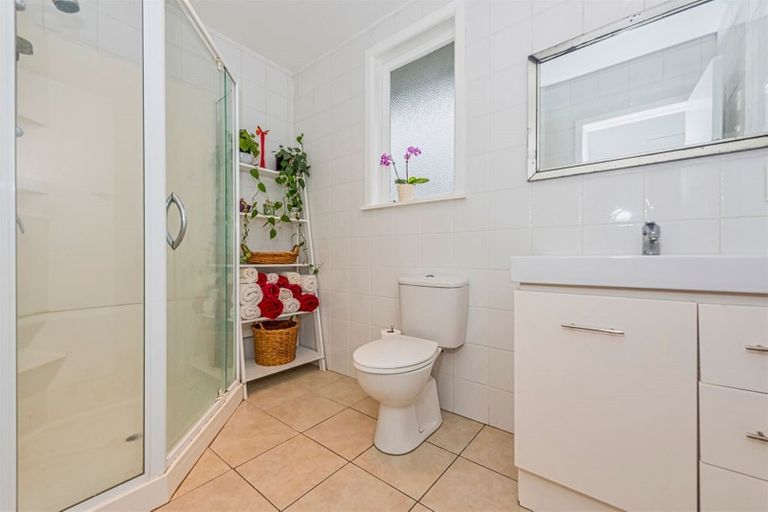 Photo of property in 12 Adriatic Avenue, Henderson, Auckland, 0612