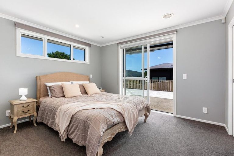 Photo of property in 9 Wairau Lane, Aotea, Porirua, 5024