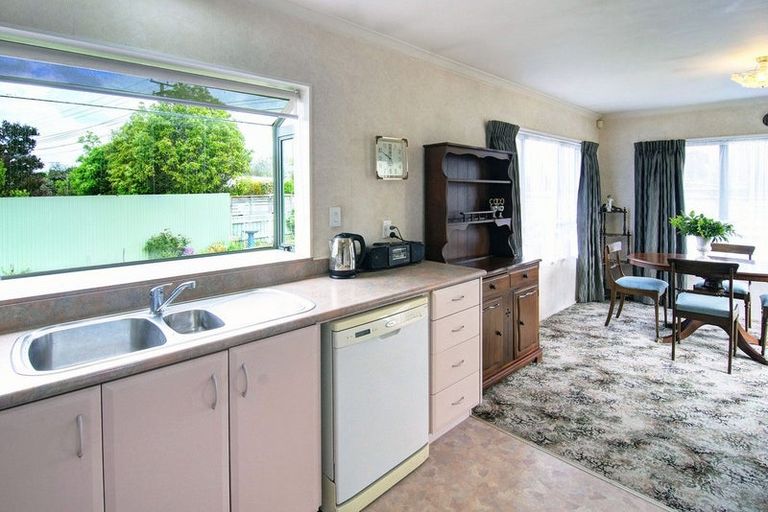 Photo of property in 228 High Street North, Carterton, 5713