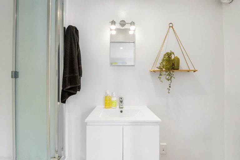 Photo of property in 11 City View Terrace, Birkenhead, Auckland, 0626
