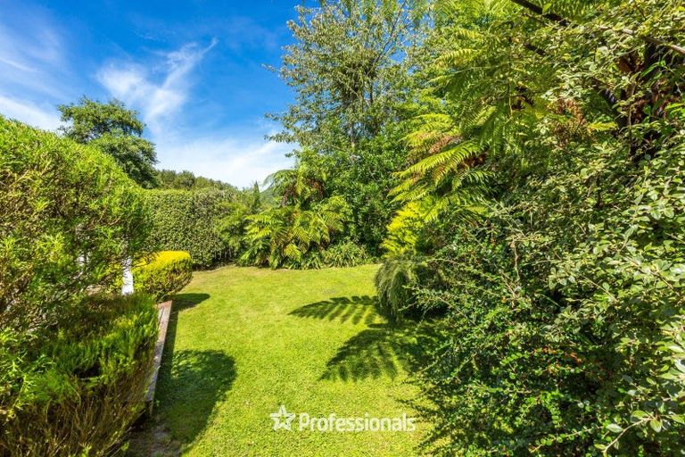 Photo of property in 1 Gemstone Drive, Birchville, Upper Hutt, 5018