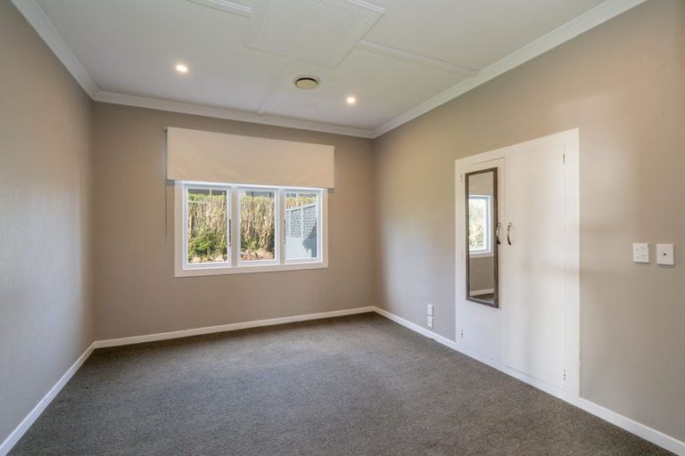 Photo of property in 15 Mary Street, Winton, 9720