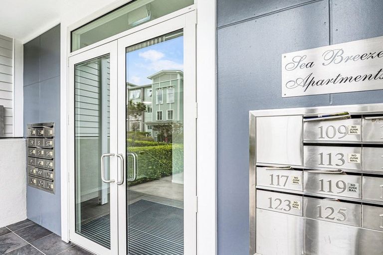 Photo of property in 105 Panorama Heights, Orewa, 0931