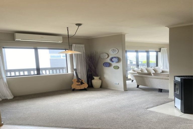 Photo of property in 2 Ellivani Rise, Pukekohe, 2120