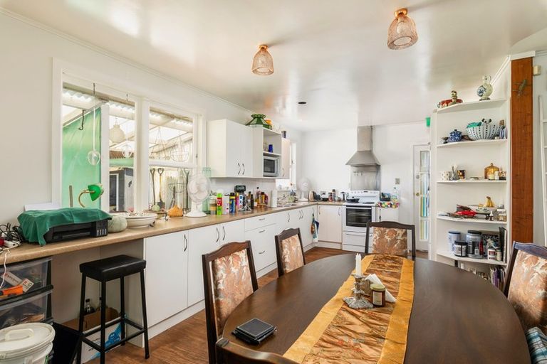 Photo of property in 44 Cobham Crescent, Kelston, Auckland, 0602