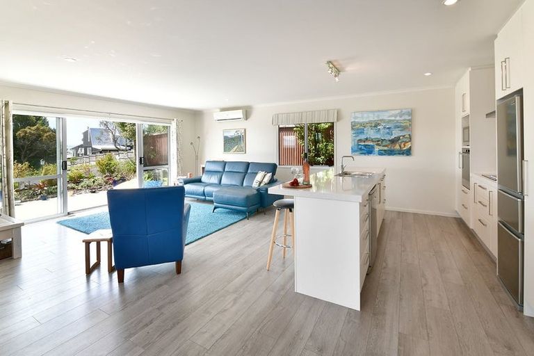 Photo of property in 1333 Whangaparaoa Road, Army Bay, Whangaparaoa, 0930