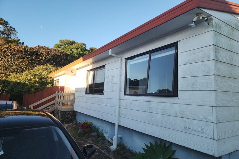 Photo of property in 75 Meadowvale Rise, Titirangi, Auckland, 0604