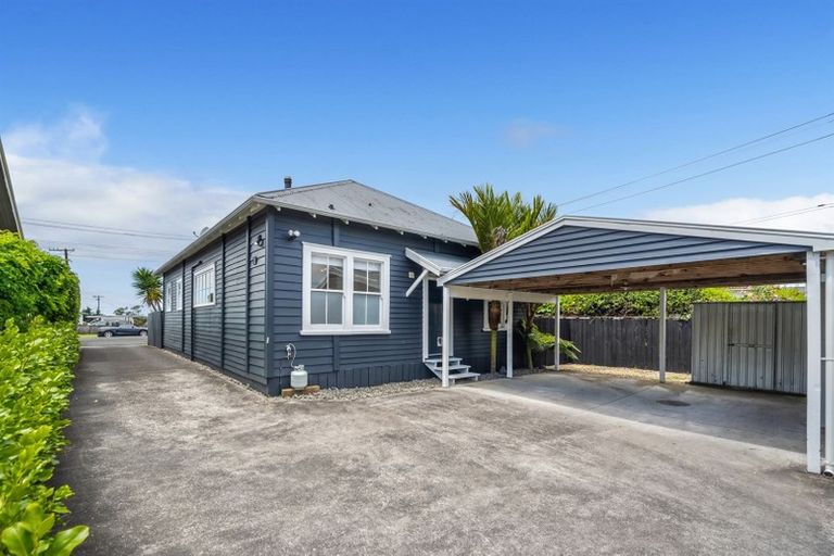 Photo of property in 1/20 Gladstone Road, Northcote, Auckland, 0627