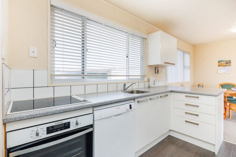 Photo of property in 20 Thomas Place, Foxton Beach, Foxton, 4815