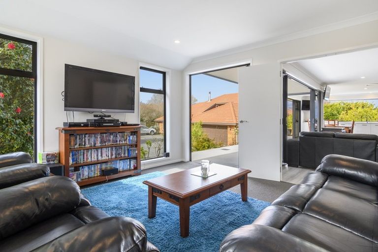Photo of property in 37 Bert Wall Drive, Omokoroa, 3114
