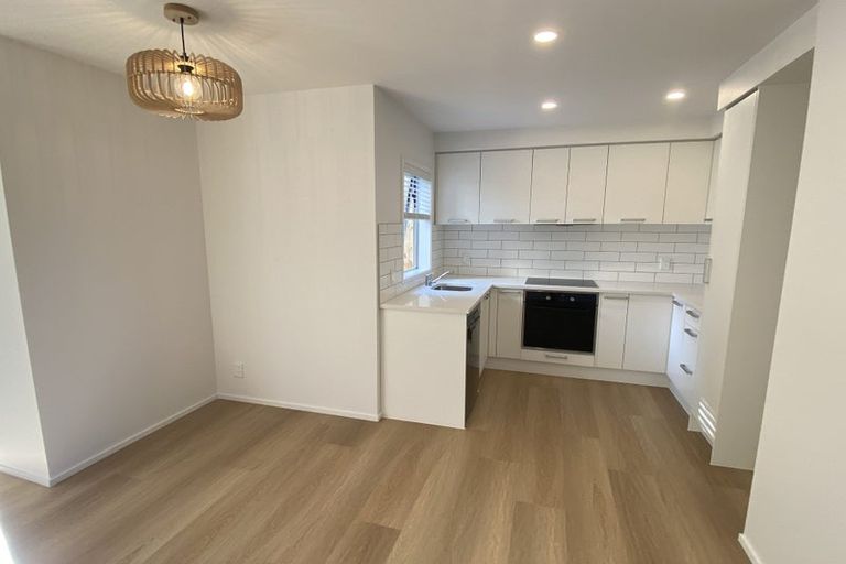 Photo of property in 119b Lynn Road, Bayview, Auckland, 0629