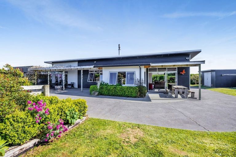 Photo of property in 5674 Mountain Road, Normanby, Hawera, 4673