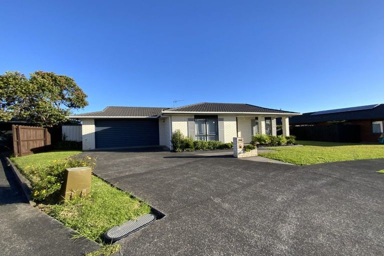 Photo of property in 11 Newbegin Place, Weymouth, Auckland, 2103
