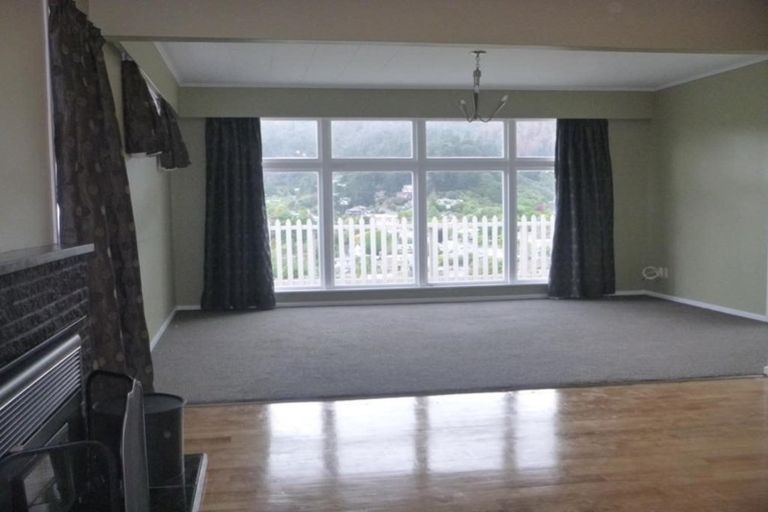 Photo of property in 23 Amundsen Grove, Stokes Valley, Lower Hutt, 5019