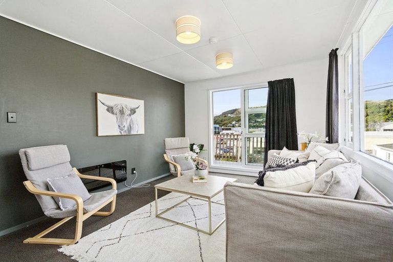 Photo of property in 6c Rewa Terrace, Tawa, Wellington, 5028