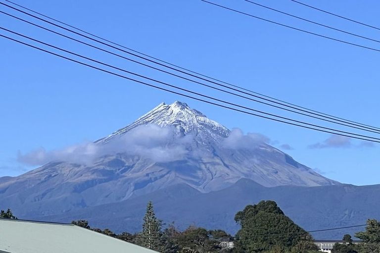 Photo of property in 180 Seaview Road, Westown, New Plymouth, 4310