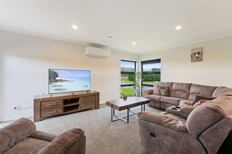 Photo of property in 10 Oriwa Lane, Levin, 5571
