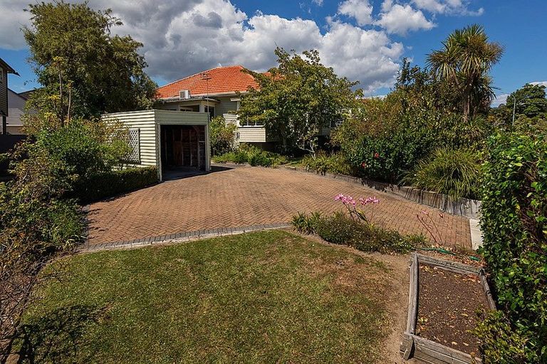 Photo of property in 180 Carrington Road, Mount Albert, Auckland, 1025