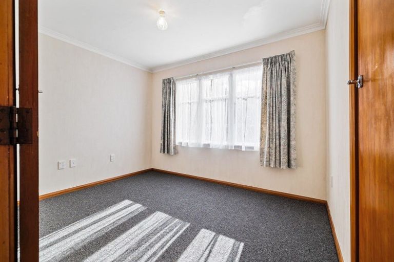 Photo of property in 75 Pahiatua Street, Hokowhitu, Palmerston North, 4410