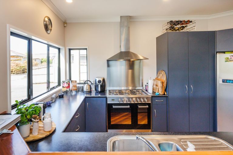 Photo of property in 15 Silkwood Place, Fitzherbert, Palmerston North, 4410