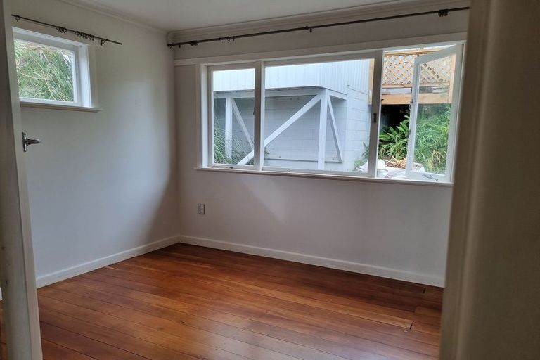 Photo of property in 602 East Coast Road, Pinehill, Auckland, 0630