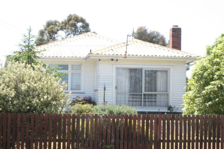 Photo of property in 33 Shortland Street, Wainoni, Christchurch, 8061