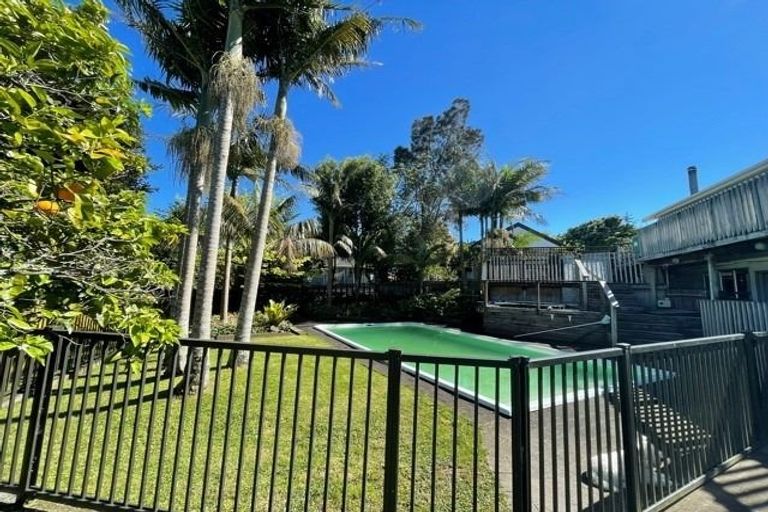 Photo of property in 143 Bradbury Road, Botany Downs, Auckland, 2010