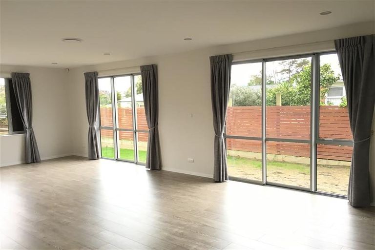 Photo of property in 3a Livingstone Street, Milford, Auckland, 0620