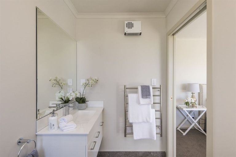 Photo of property in 38 Silicon Way, Fitzherbert, Palmerston North, 4410