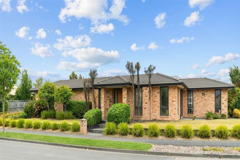 Photo of property in 17 Sovereign Gardens, Halswell, Christchurch, 8025