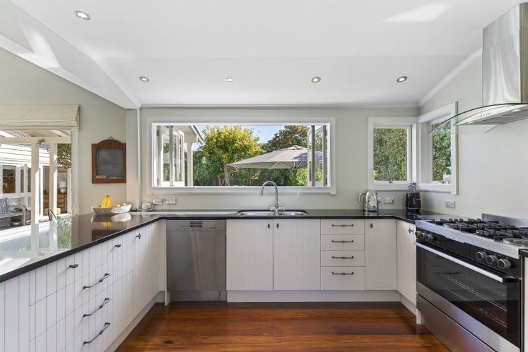 Photo of property in 42 Norwood Road, Bayswater, Auckland, 0622
