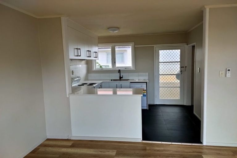 Photo of property in 2/222 Edmonton Road, Te Atatu South, Auckland, 0610