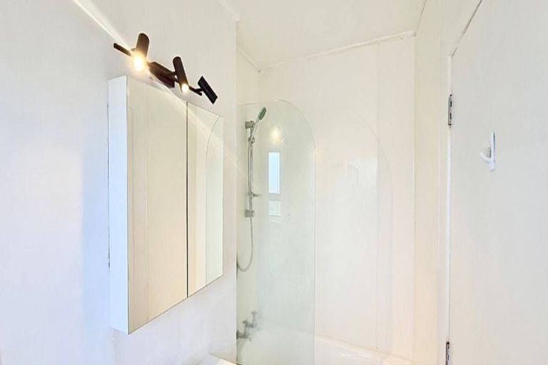 Photo of property in 11/52 Russell Terrace, Berhampore, Wellington, 6023