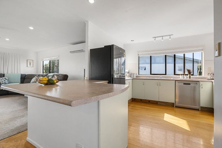 Photo of property in 2 Litchfield Place, Clarks Beach, 2122