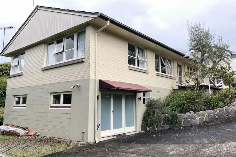 Photo of property in 1/32a Howard Road, Northcote, Auckland, 0627