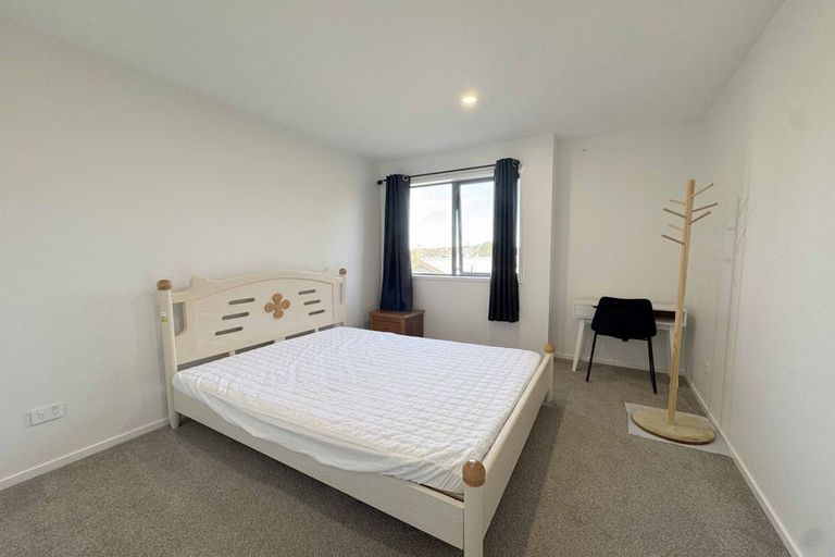 Photo of property in 6c Buisson Glade, West Harbour, Auckland, 0618