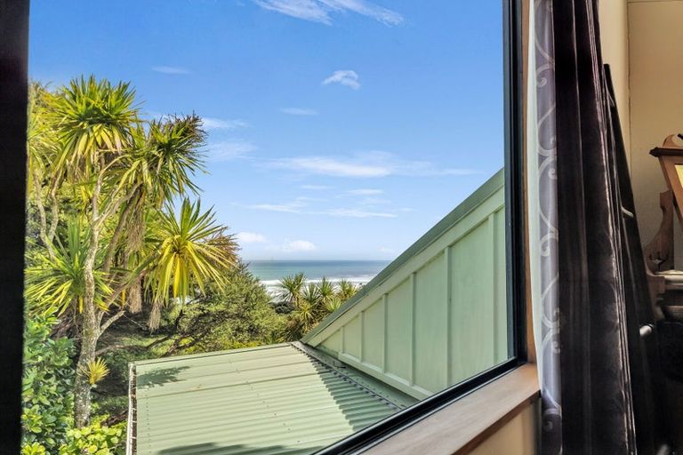 Photo of property in 117 Seaview Road, Piha, New Lynn, 0772