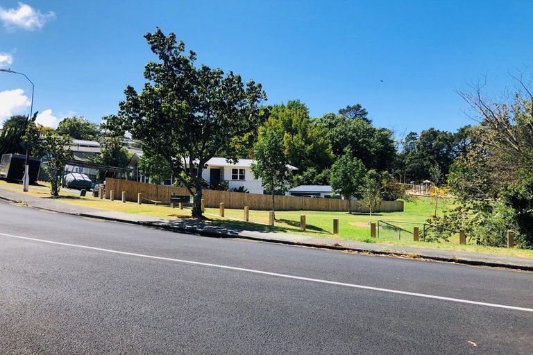 Photo of property in 39 Totaravale Drive, Totara Vale, Auckland, 0629