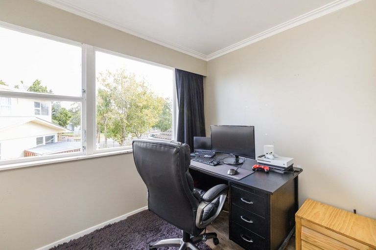 Photo of property in 11 Catlins Crescent, Milson, Palmerston North, 4414