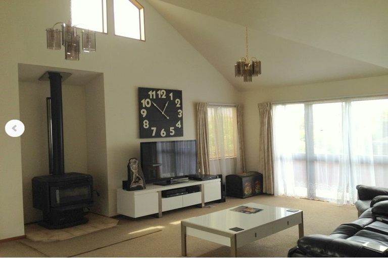 Photo of property in 115 Wiseley Road, West Harbour, Auckland, 0618