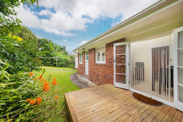 Photo of property in 10 Woodward Avenue, Mangere Bridge, Auckland, 2022