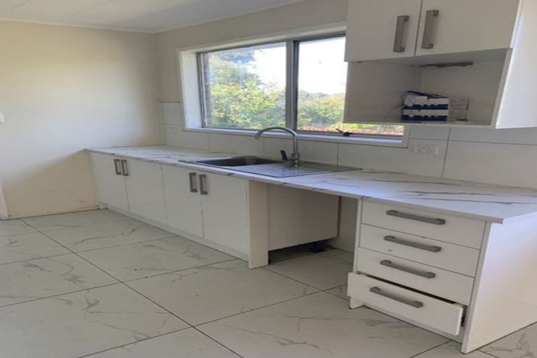 Photo of property in 13 Cockayne Crescent, Sunnynook, Auckland, 0620