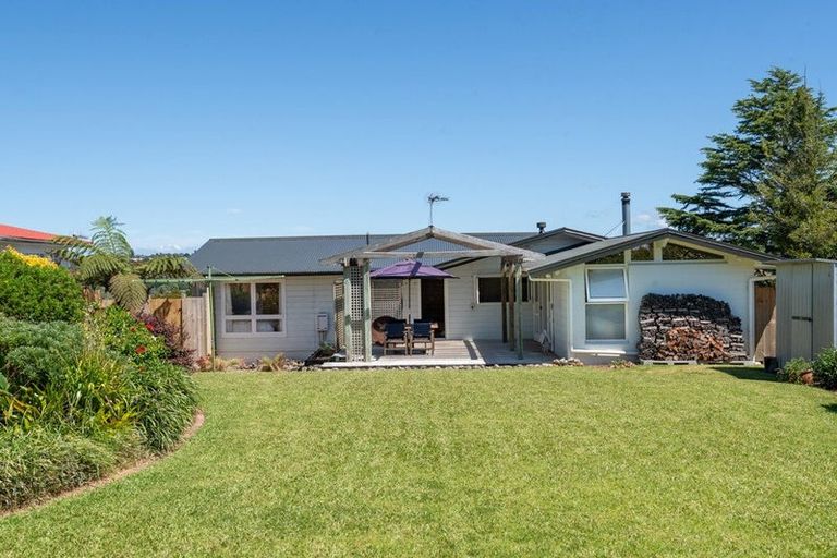 Photo of property in 27 Valley View Road, Glenfield, Auckland, 0629