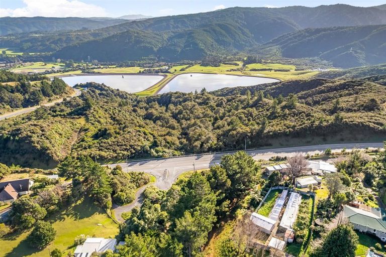 Photo of property in 2c Kaitoke Loop Road, Kaitoke, Upper Hutt, 5018