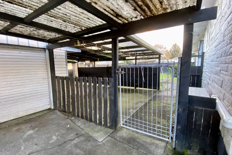 Photo of property in 20 Newland Grove, Henderson, Auckland, 0610