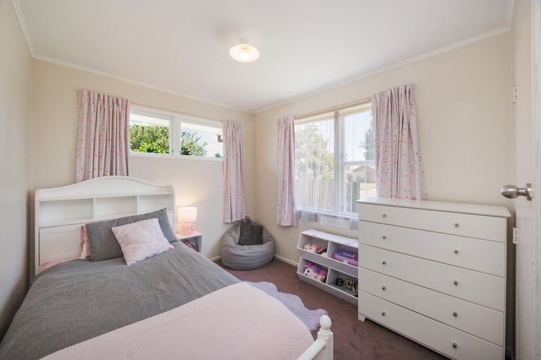 Photo of property in 14 Motuoapa Place, Kelvin Grove, Palmerston North, 4414