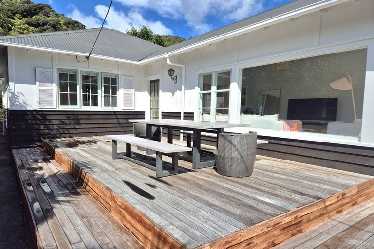 Photo of property in 403 Muritai Road, Eastbourne, Lower Hutt, 5013