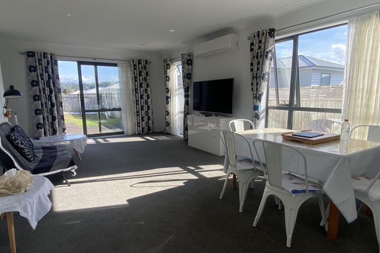 Photo of property in 4 Frank Newton Road, Swanson, Auckland, 0614