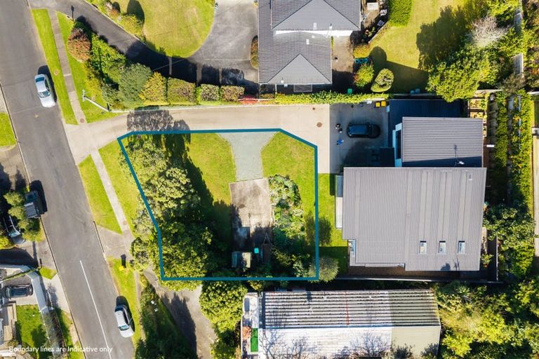 Photo of property in 29a Parr Terrace, Castor Bay, Auckland, 0620