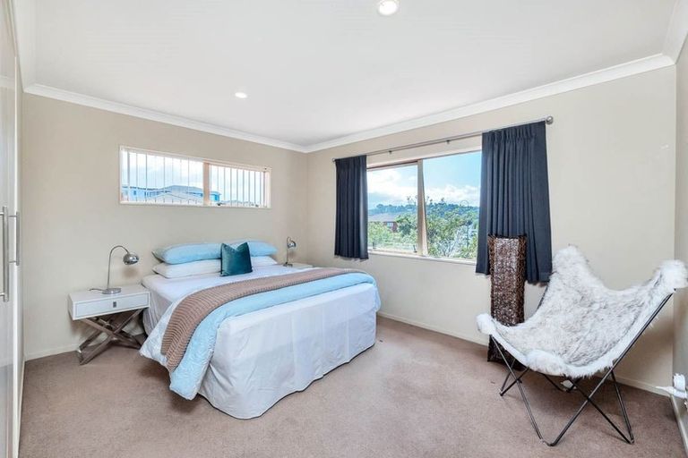 Photo of property in 60 Medallion Drive, Oteha, Auckland, 0632